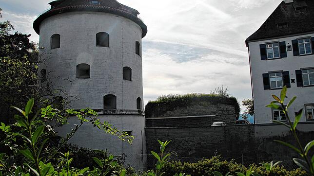 Bauliche Zeugnisse aus einer Zeit, die bis heute nachwirkt: die Überlinger Stadtbefestigung mit St.-Johann-Turm und Schwedenschanze. ...