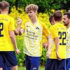 Raphael Skusa (Mitte) feiert hier eines seiner bisher fünf Saisontore für die SG Dettingen-Dingelsdorf.