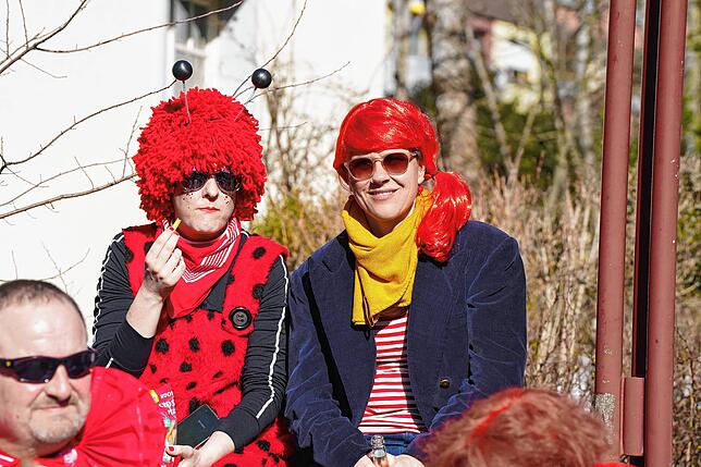 Bild 20: Villinger Fasnet-Umzug: Narren feiern bei strahlendem Sonnenschein – Die besten Bilder!