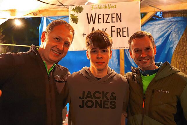 Bild 35: Gute Stimmung trotz schlechtem Wetter auf dem Ostracher Eichbühlfest