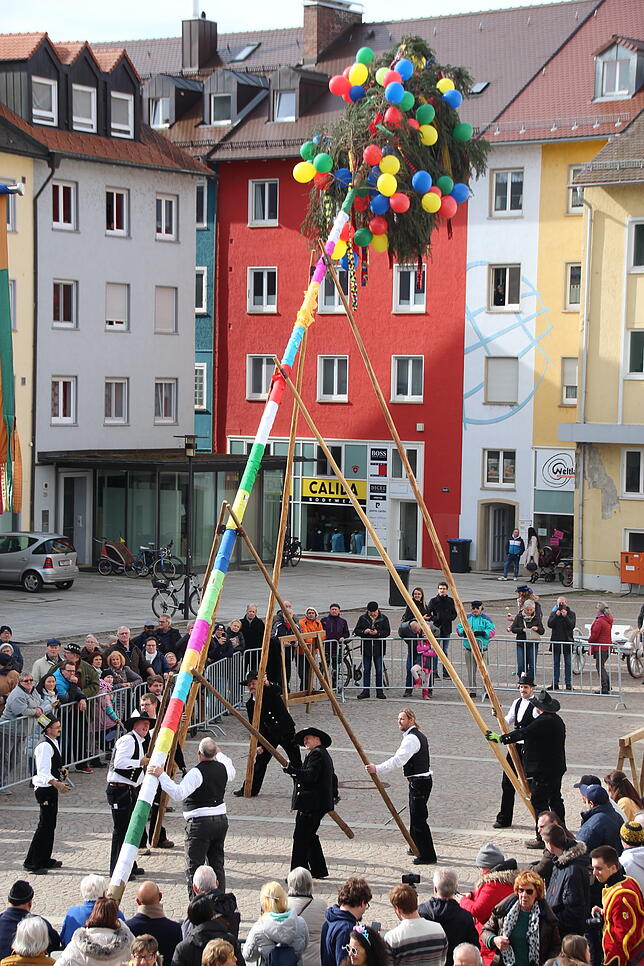 Bild 6: Die Narren sind los: So lief der Rathaussturm am Gumpigen in Friedrichshafen &ndash; mit vielen Bildern und Videos