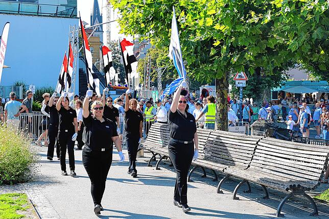 Bild 23: Alle Generationen feiern beim Konstanzer Seenachtfest 2025 gemeinsam