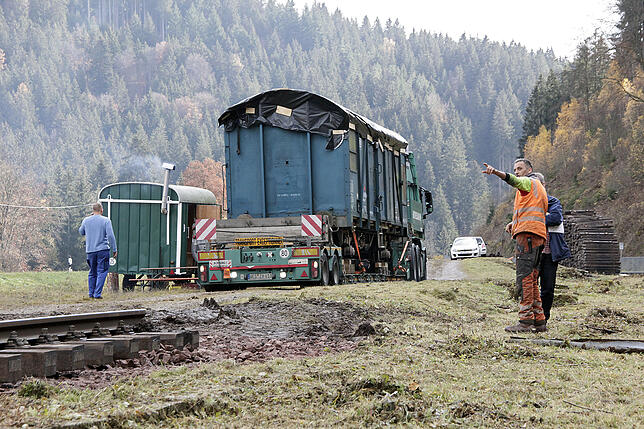 Bild 11: Bilder vom Waggon-Transport von Villingen nach Lenzkirch-Gutachbrücke