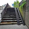 Diese Treppe, die von der östlichen Bushaltestelle am Sternenplatz zur Conrad-Gröber-Straße führt, soll durch eine behindertengerechte ...