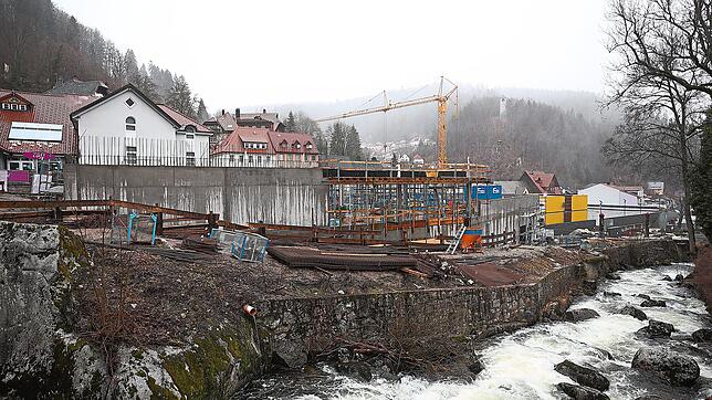 Auf der Baustelle des Einkaufsmarktes geht es nicht so schnell wie geplant voran.