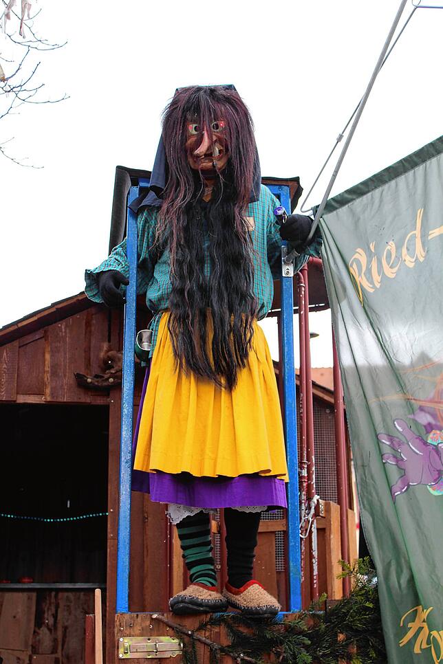 Die Riedhexen sind den Narren als Partylöwen in Hochemmingen während der hohen Tage bestens bekannt.