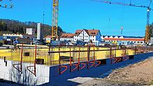 Die neue Halle der Firma Straub-Verpackungen auf dem ehemaligen Areal der Kammgarnspinnerei Coats Mez nimmt Form an. Der unterkellerte ...