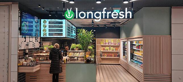 Das Longfresh im Lago ist ein edler Imbiss mit hohem Anspruch. Hier kommt der Gast, der bereit ist, ein paar Euro mehr auszugeben, voll ...