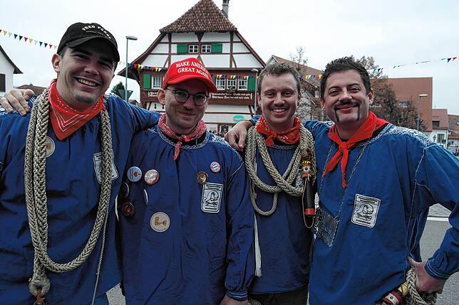 Bild 1: Bilder vom Einschnellen der Narrengesellschaft Hennenschlitter in Immenstaad