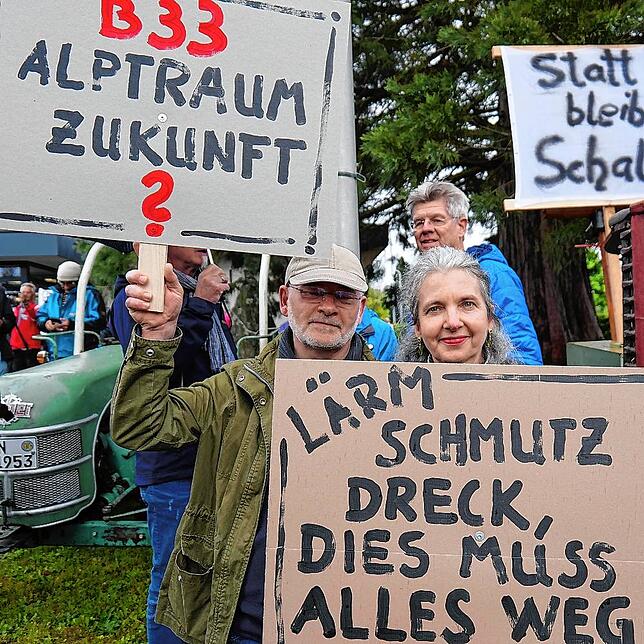 Auch sie sind sauer, dass es bei Hegne noch lange geht, bis die Anwohner entlastet sind: Reiner und Isabel Nerz.