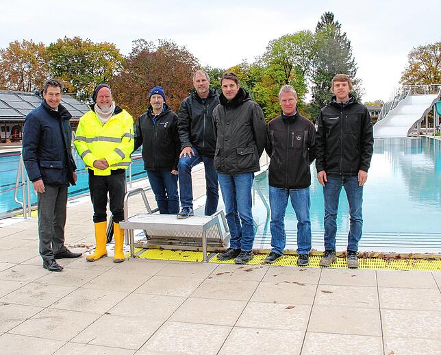 Abnahmetag im Parkschwimmbad: Oberbürgermeister Erik Pauly, Horst Krestel (Hsb Group), Roland Haupt (Fritz Planung GmbH), Thomas Pickel ...