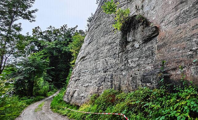 Der Weg am Mondfels ist für die Öffentlichkeit gesperrt. Dort dürfen nur Baufahrzeuge zur Marienschlucht fahren.