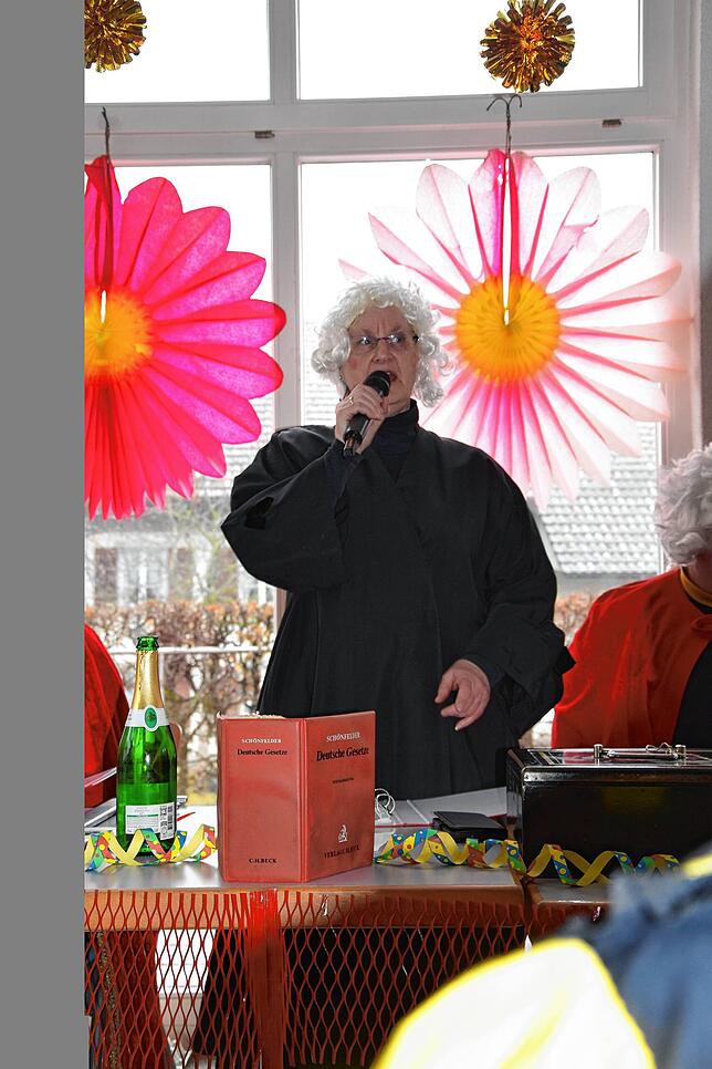 Bild 30: Bilder vom Weilheimer Narrengericht: Fasnet in voller Farbenpracht erleben