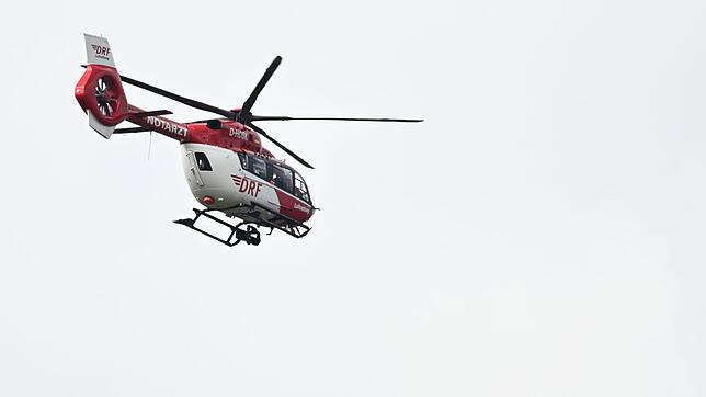 Per Rettungshubschrauber kam der 85-Jährige nach dem Brand ins Krankenhaus. (Symbolbild)