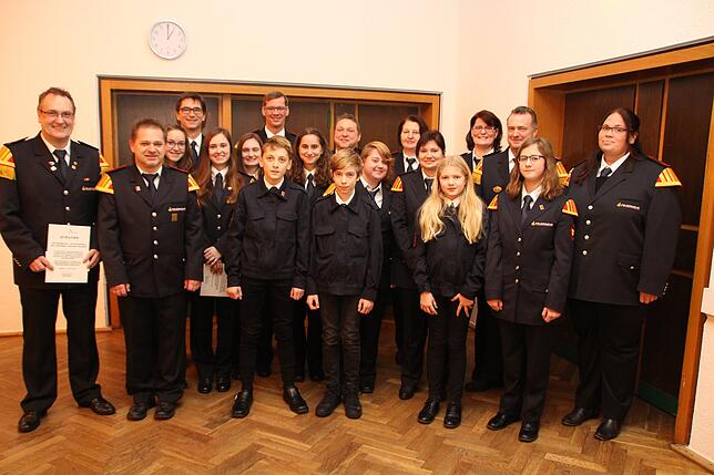 Spielmanns- und Fanfarenzug der Freiwilligen Feuerwer Markdorf, links Tambourmajor Siegfried Amann.