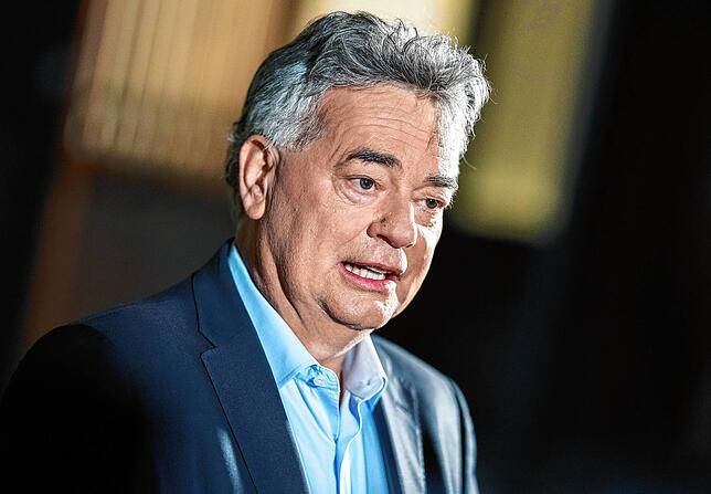 08.10.2021, Österreich, Wien: Werner Kogler (Grüne), Vizekanzler von Österreich, und seine Partei hielten Kurz für nicht mehr ...
