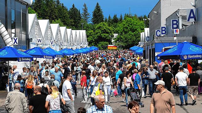 So voll wie auf diesem Archivbild wird es auf der Südwest Messe spezial nicht. Ein Hygienekonzept regelt die Besucherströme, es gilt die ...