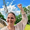 Corinna Vogt, Regisseurin und Vorsitzende des Theatervereins Zeitschleuse, freut sich auf der Kulisse der Freilichtspiele im ...