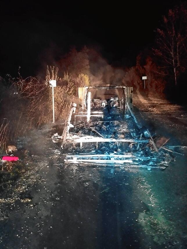 Von dem Wohnmobil blieb nach dem Feuer nicht mehr viel übrig, es wurde komplett zerstört.