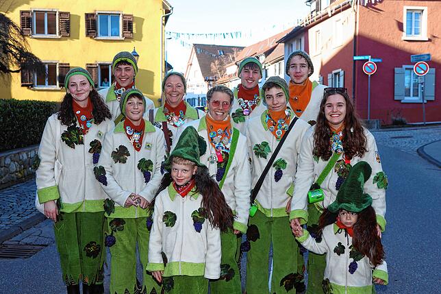 Bild 19: Mit einem Narrenbaumstellen eröffnete Ludwig Egenhofer in Allensbach das Seenarrentreffen 2024