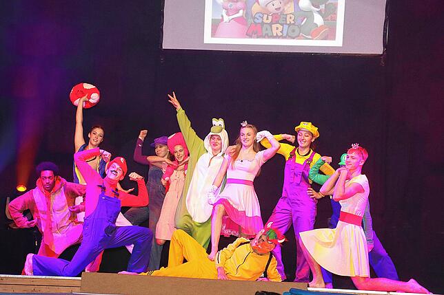 Bild 1: Bilder von der Turngala in Güttingen