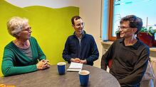 Jan-Lukas Schmitt (Mitte), Bundestagskandidat der Grünen, besucht die Kinderarztpraxis von Monika Spitz-Valkoun und Christian Spitz. Die ...