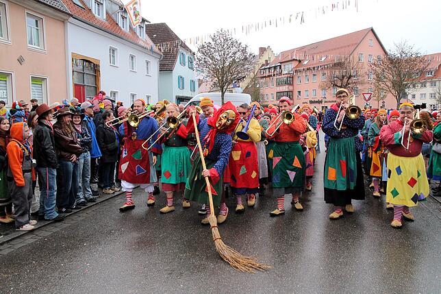Bild 20: Hexensonntag: Urige Hexengestalten, Umzug und Hexenfeuer begeistern Besucher
