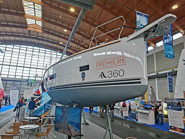 Neuerscheinung 2025: Hanse 360. Mit einer Länge von 10,60 Metern und einer Breite von fast vier Metern ist das Schiff sehr breit gebaut. ...