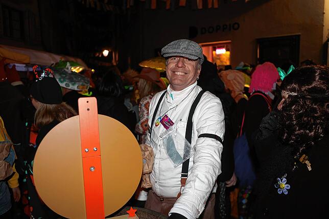 Bild 12: Konstanzer Straßenfasnacht 2025: Am Fasnachtssamstag werden Besenwirtschaften gestürmt