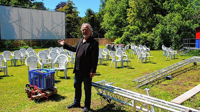 Gems-Geschäftsführer Andreas Kämpf freut sich auf das Publikum der Open-Air-Veranstaltungen. Die Stühle sind noch gegen die ...