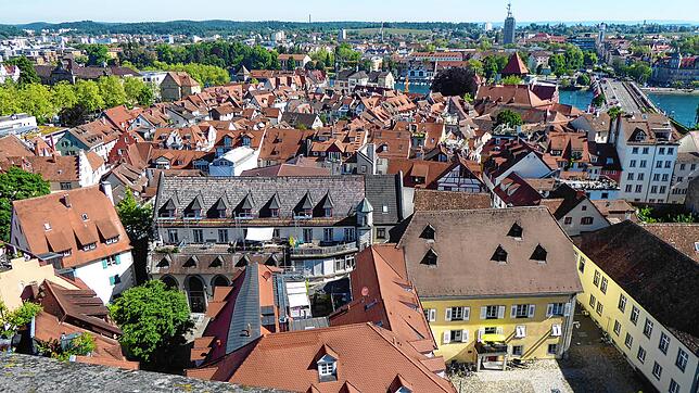 Traumhaft: Der Blick über die verwinkelten Gassen und Dächern des ältesten Stadtviertels von Konstanz, der Niederburg.