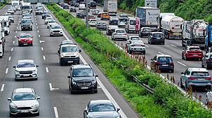 Viel Verkehr auf Autobahnen – hier auf der A1.