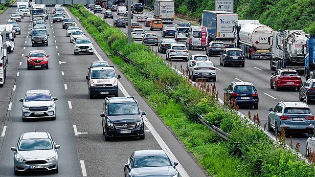 Viel Verkehr auf Autobahnen – hier auf der A1.