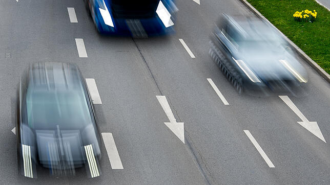 Verkehrsminister Hermann will gegen Raser vorgehen.