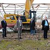Stadtbaumeister Christian Unkel, OB Erik Pauly, Bürgermeister Severin Graf und Bauamtsleiter Tobias Butsch (v.l.) machen sich ein Bild ...