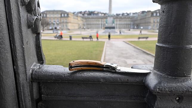 In Baden-Württemberg gibt es immer mehr öffentliche Bereiche, in denen Waffen und Messer verboten sind. (Symbolbild)