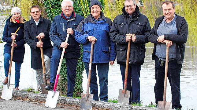 Symbolischer Spatenstich für die Neugestaltung des Brunnenplatzes in Wallbach im Rahmen des IBA-Basel-Projektes ...