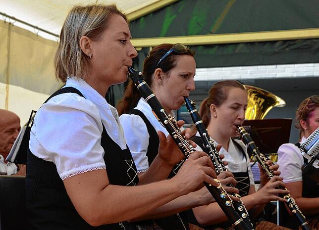 Bild 22: Reges Treiben beim Stadtfest am Samstagabend und Sonntagmorgen