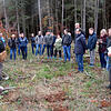 Der Geisinger Gemeinderat informiert sich bei der Waldbegehung über die Käferproblematik und aktuelle Aspekte der Waldbewirtschaftung.