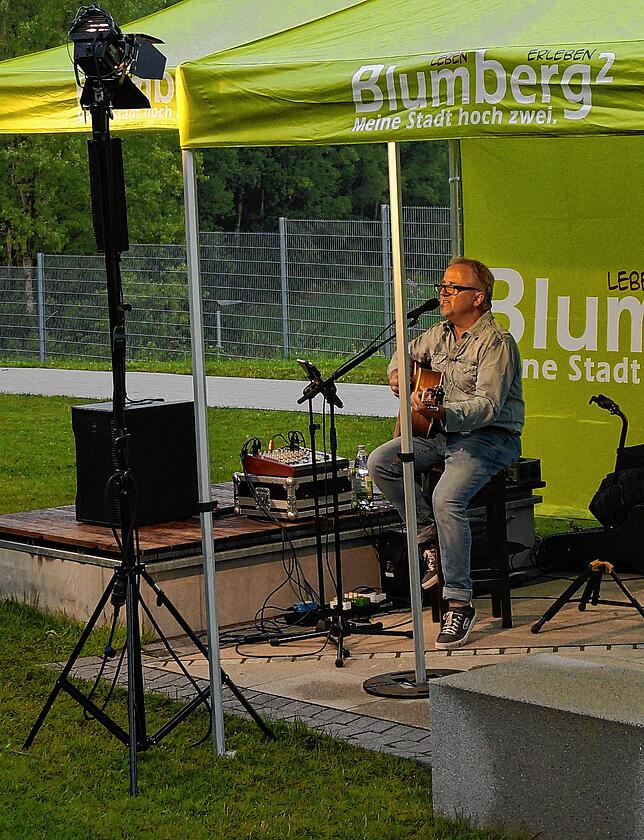 Roland „Dooly“ Sauter macht den Auftakt zur dreiteiligen Picknick-Konzertreihe und begeistert das Publikum mit seinem ...