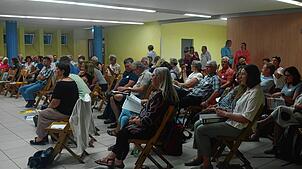 Im Saal von Heilig Kreuz in Bad Säckingen traf sich die Vollversammlung aller sechs Pfarrgemeinderäte des Gebietes der künftigen ...