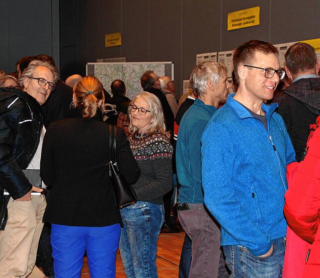 Nach den Vorträgen stehen die Experten am „Marktplatz“ an acht Stationen den Besuchern Rede und Antwort zu verschiedenen Themen.