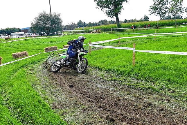 Bild 25: Benzingeruch, Action und dröhende Motoren: Der Mofa-Mania Fünfkampf der Motorsportfreunde Pfohren