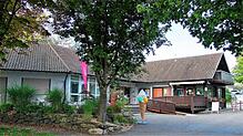Das Hauptgebäude des Campingplatzes in Horn muss umgebaut werden. Das Land unterstützt die Maßnahme mit 200.000 Euro. Bild: Georg Lange
