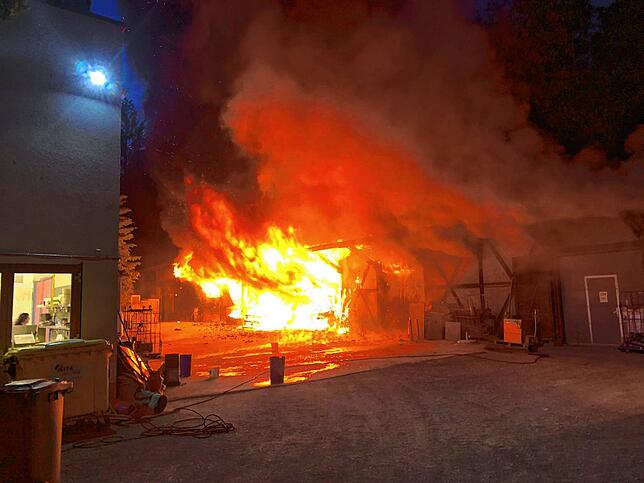Eine Maschinehalle in der Lochmühle brannte im Juni lichterloh.