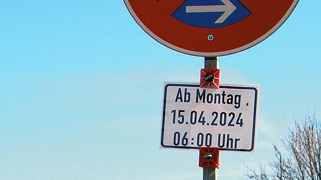 Auf der Umleitungsstrecke, in der Friedhofstraße und in der Bad Dürrheimer Straße, stehen am Freitag, 12. April, bereits zahlreiche ...