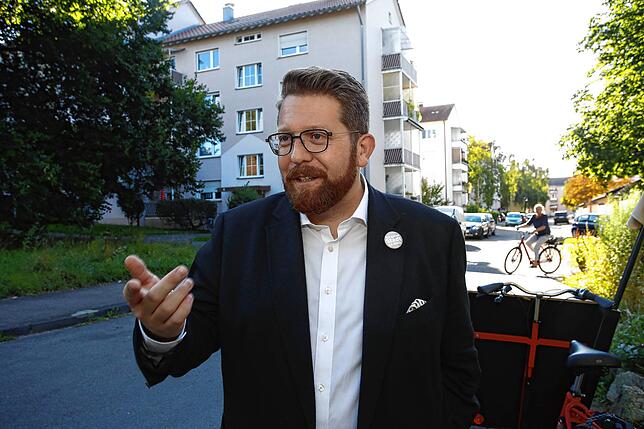 Andreas Hennemann beim Treffen mit dem SÜDKURIER in Petershausen.