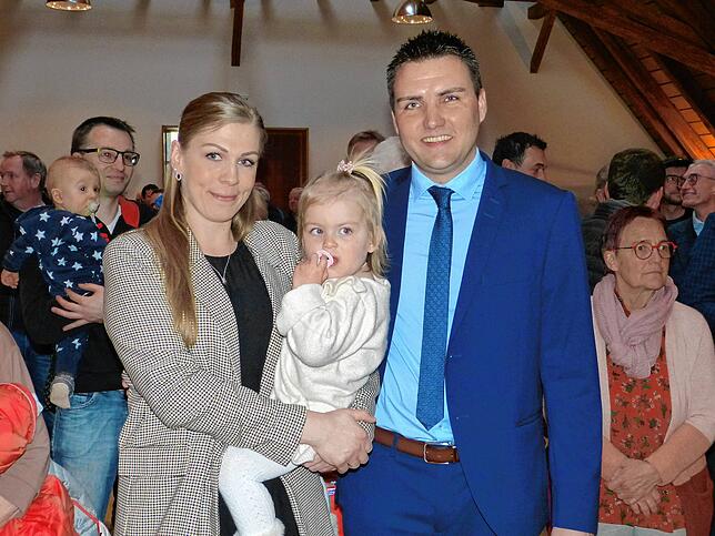 Denis Lehmann hat sich seinen Traum vom Bürgermeister erfüllt. Er ist neues Gemeindeoberhaupt in Heiligenberg, hier mit Lebensgefährtin ...