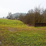 Der Zaun gegenüber der Golfanlage soll versetzt werden, da das Pachtverhältnis für die Wiese endet.