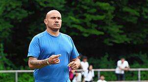 Trainer Antonio Fiore Tapia und der ESV Südstern Singen rutschen nach der 3:4-Niederlage in Hausen auf den zehnten Platz ab.